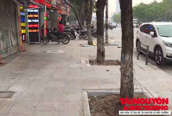 Hà Nội: Lùm xùm sai phạm lát đát vỉa hè, Giám đốc BQL dự án vẫn được ''thăng chức''.