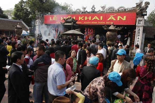 Bộ Tài chính hỏa tốc chỉ đạo làm rõ thông tin công chức Kho bạc Nhà nước đi lễ hội trong giờ hành chính.