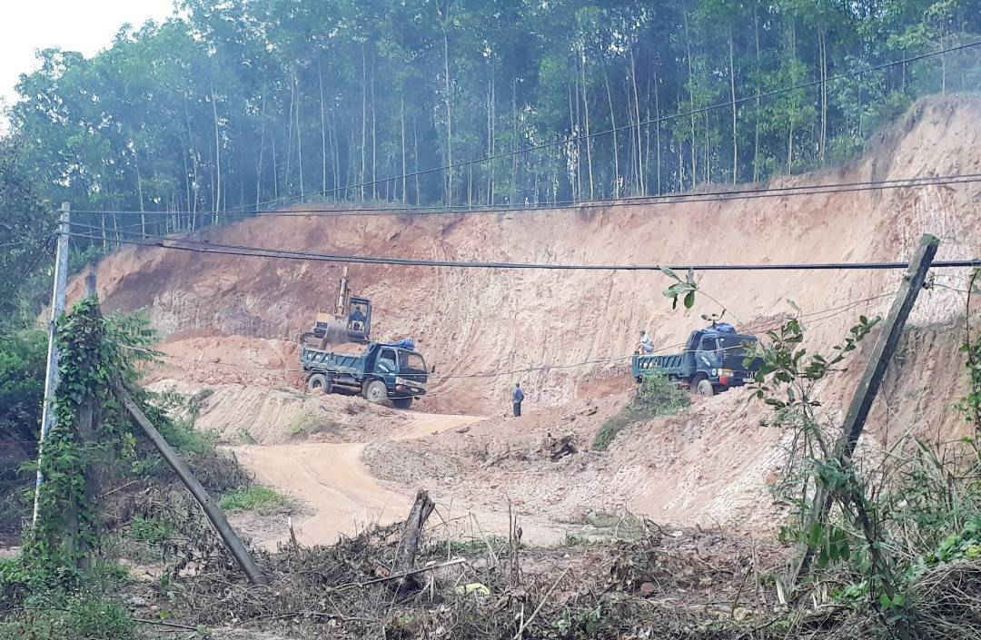 anh khai thac dat trai phep 1