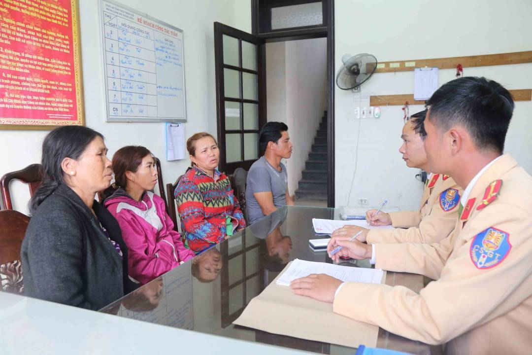 Các chủ thuyền làm việc với cơ quan công an