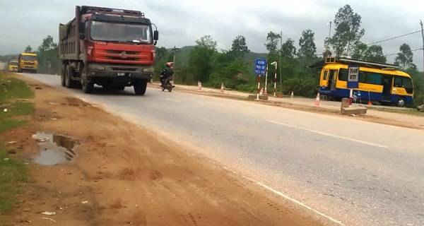 Xe tải che biển số vượt TKTTT