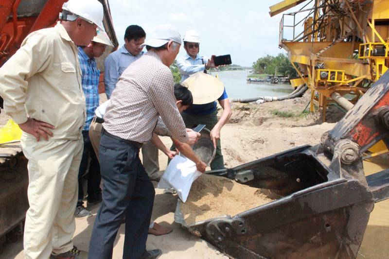 3 Thu mẫu cát nhiễm mặn sau chế biến