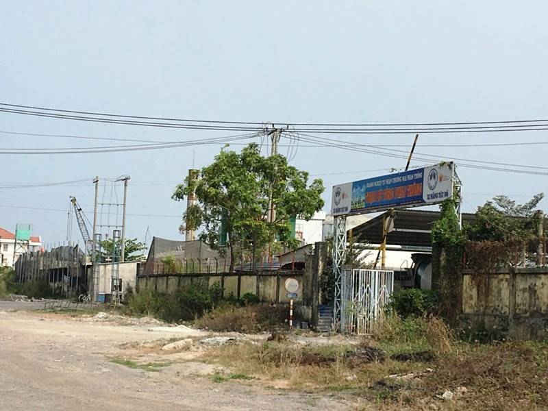 chú thích ảnh 2 cặp bên tuyến đường này, Công ty CP Cảng Cần Thơ đã hợp đồng cho nhiều công ty, doanh nghiệp thuê lại đất