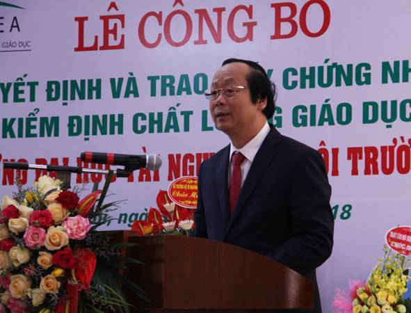 Công bố Quyết định và trao Giấy chứng nhận kiểm định chất lượng giáo dục cho Trường Đại học TN&MT Hà Nội