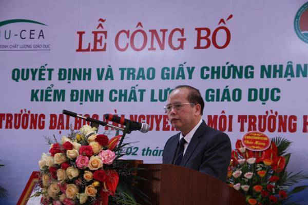 2-Công bố Quyết định và trao Giấy chứng nhận kiểm định chất lượng giáo dục cho Trường Đại học TN&MT Hà Nội