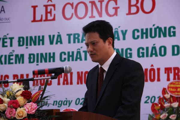 4-Công bố Quyết định và trao Giấy chứng nhận kiểm định chất lượng giáo dục cho Trường Đại học TN&MT Hà Nội