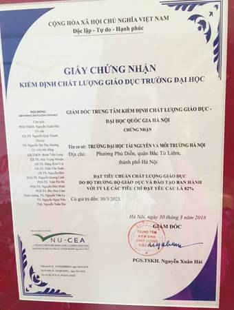 7-Công bố Quyết định và trao Giấy chứng nhận kiểm định chất lượng giáo dục cho Trường Đại học TN&MT Hà Nội