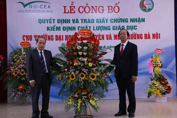 3-Công bố Quyết định và trao Giấy chứng nhận kiểm định chất lượng giáo dục cho Trường Đại học TN&MT Hà Nội