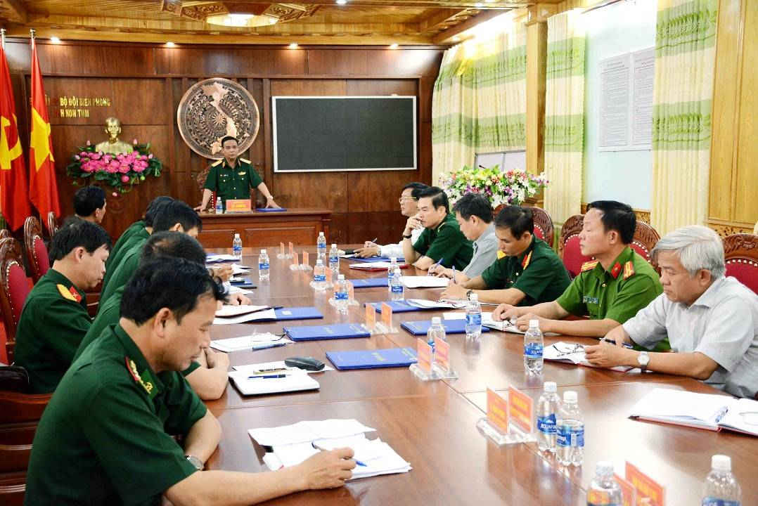 Ảnh Thượng tướng Lê Chiêm làm việc với Bộ chỉ huy bộ đội Biên phòng Kon Tum