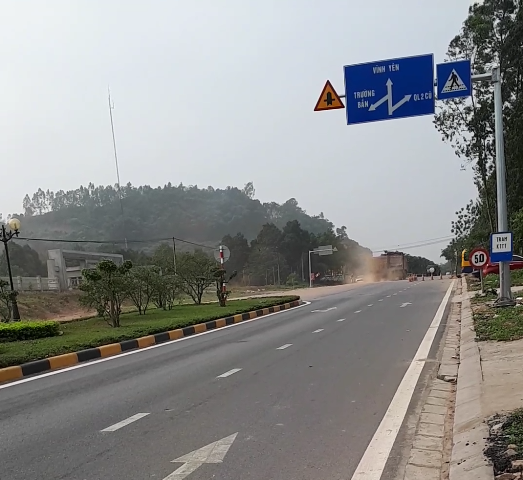  1-Vĩnh Phúc: Xe trọng tải lớn tung hoành, Trạm kiểm tra tải trọng lập cho có?