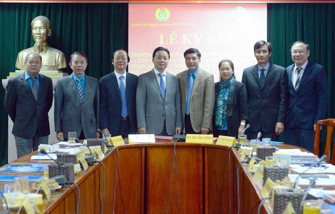 Chụ ảnh lưu niệm