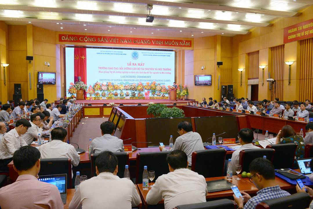 2304 Toàn cảnh