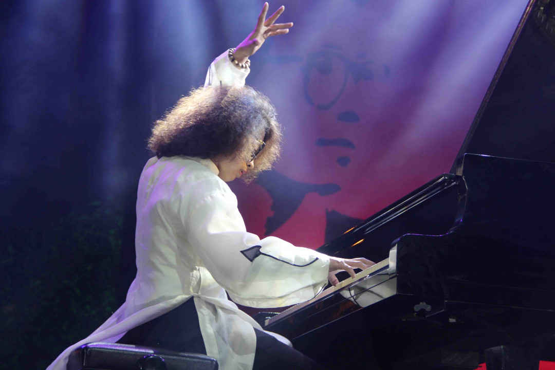 Tuấn Mạnh với màn trình diễn piano “Hạ trắng”