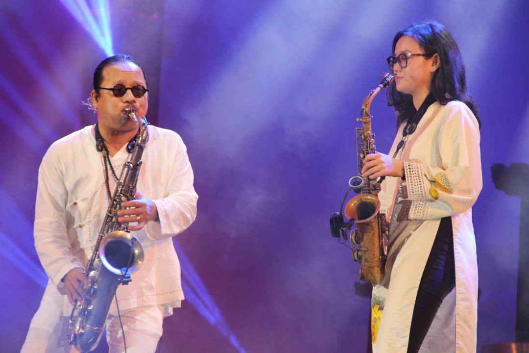 Màn song ca thú vị của hai cha con nghệ sĩ Saxophonists Trần Mạnh Tuấn và An Trần