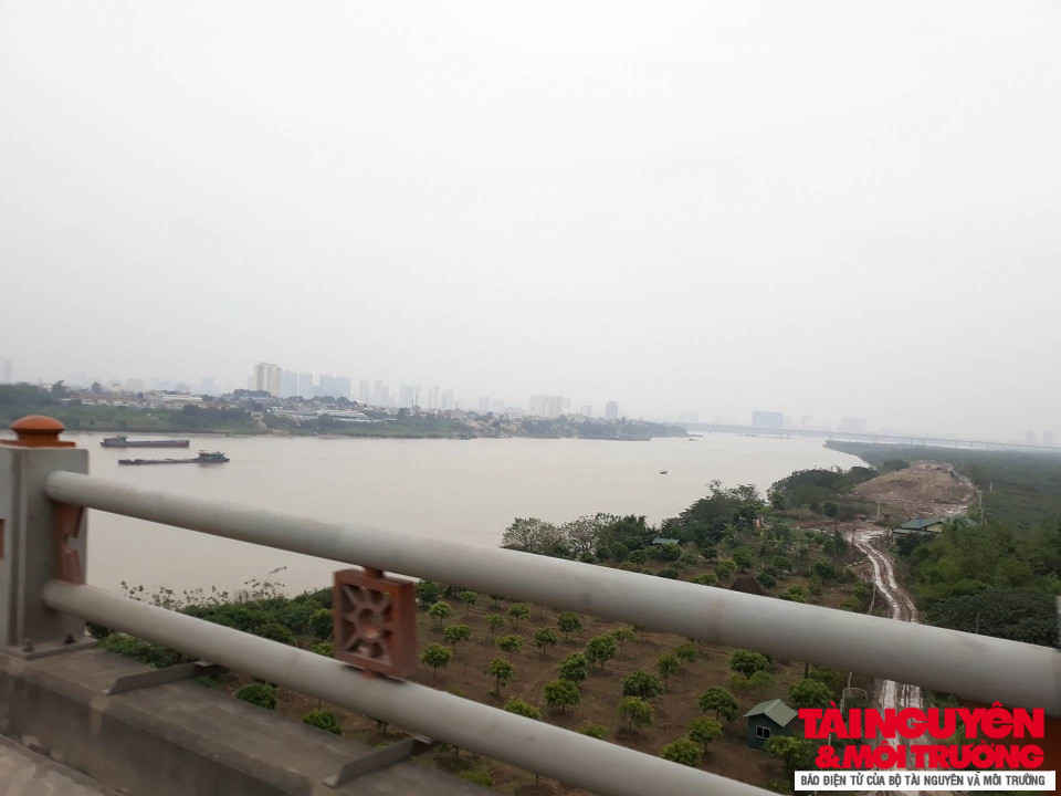 Tình trạng vi phạm pháp luật về đê điều trên địa bàn Hà Nội vẫn diễn biến phức tạp.
