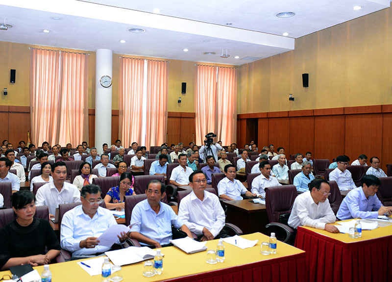 Các đại biểu tham dự buổi gặp mặt sáng 2/5