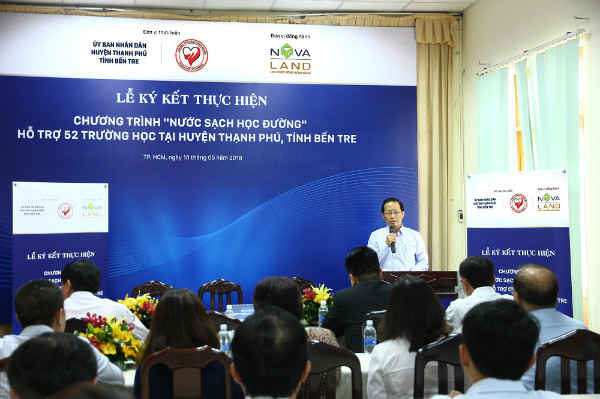 Ông Nguyễn Trúc Sơn Bí thư Huyện uỷ huyện Thạnh Phú, tỉnh Bến Tre phát biểu tại Lễ ký kết Thực hiện chương trình “Nước Sạch Học Đường” sẽ được triển khai tại địa phương