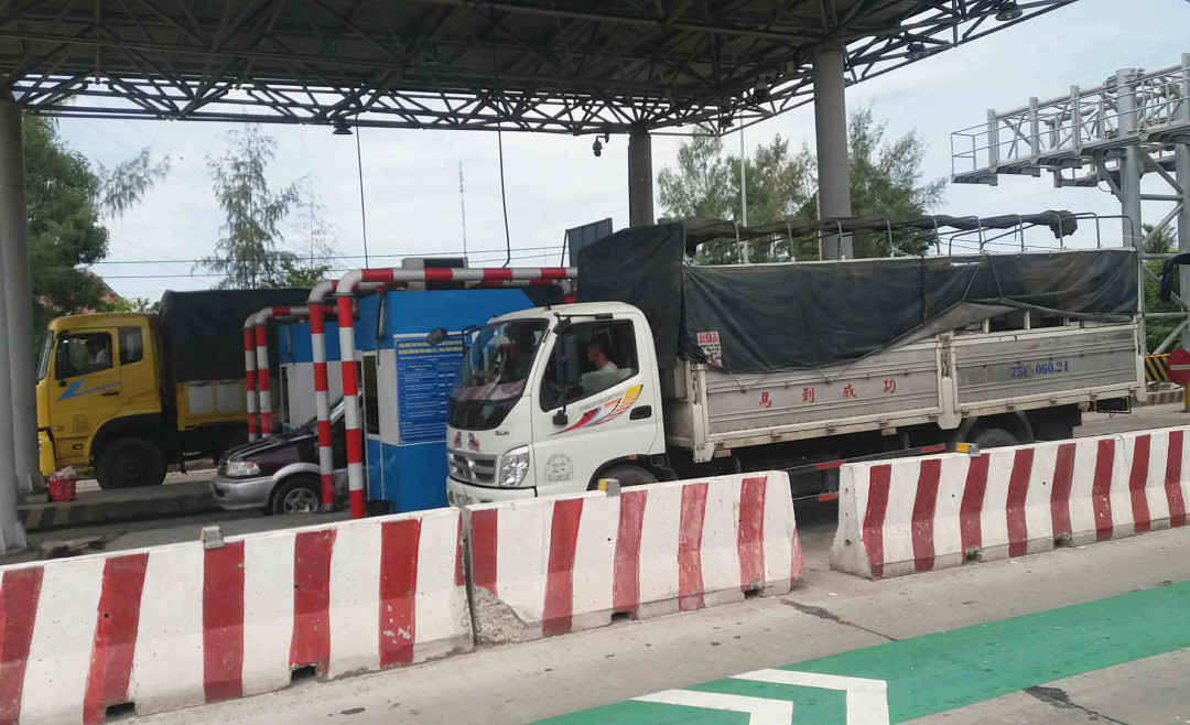 Các trạm BOT tại Thừa Thiên Huế chậm giảm giá vé khiến nhiều doanh nghiệp không hài lòng...