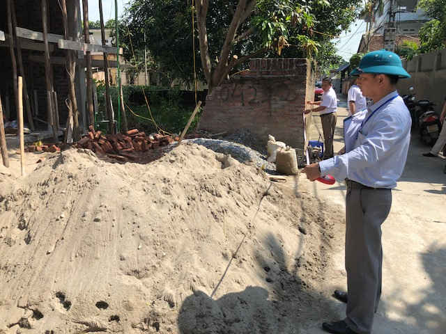 xây nhà trái phép trên đất hàng xóm