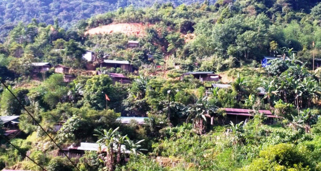 Trong mùa mưa bão, người dân sống trên sườn núi Ngọc Linh, huyện Nam Trà My (Quảng Nam) nguy cơ sạt lở đất luôn rình rập