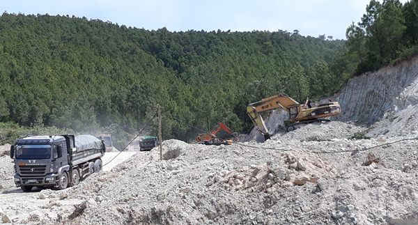 Dự án Nhà máy in, thêu Dong A cũng ồ ạt thi công dù đang bị đình chỉ