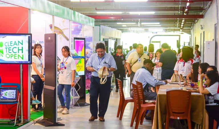 “Tự sướng” với sen