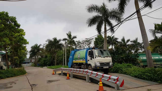thay vì cả 5 - 6 xe loại nhỏ cùng chở rác lên bãi chôn lấp (khoảng các rất xa) thì chỉ cần dùng 1 chiếc xe cỡ lớn là đủ.