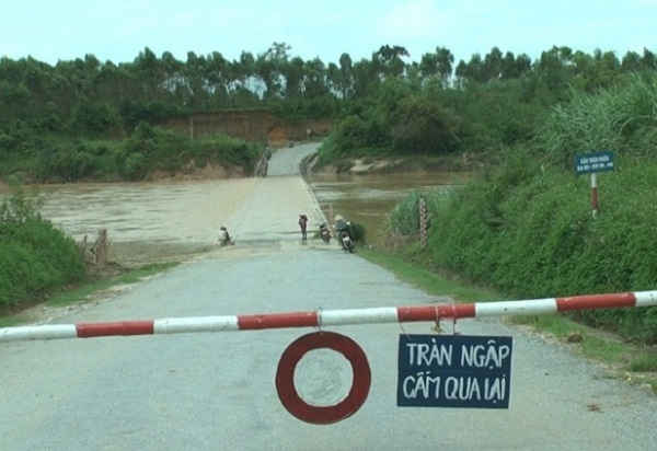 Nước dâng cao tại tràn Hiếu, xã Nghĩa Thịnh, huyện Nghĩa Đàn