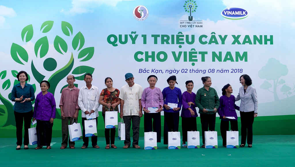 NAM07989