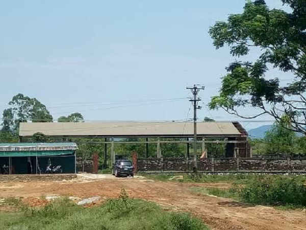 Chợ trâu bò xã Kỳ Tân, huyện Tân Kỳ xây dựng 15 năm chưa xong, giờ đã xuống cấp