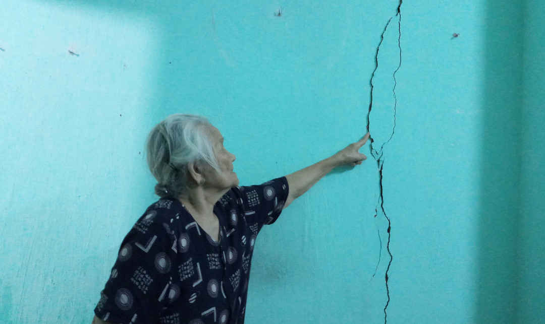 Những vết nứt dài tại nhà bà Liên