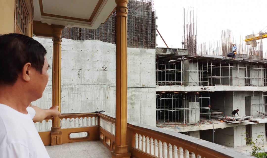 Việc thi công dự án đang khiến cuộc sống người dân lo lắng...