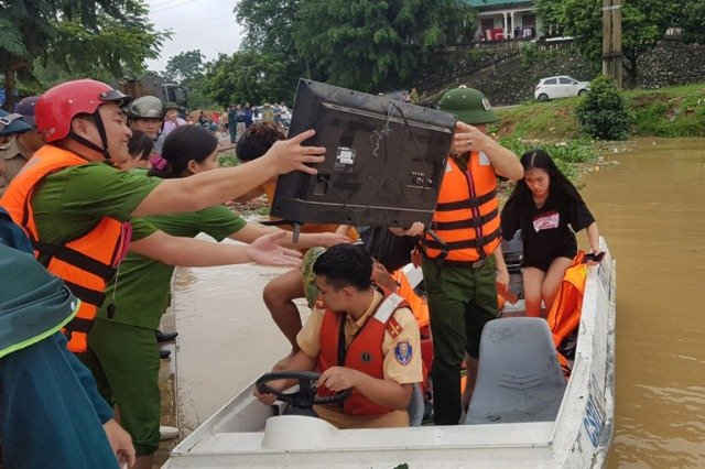 Nước dâng cao không ngừng, TP Thanh Hóa di dời 7 000 dân3