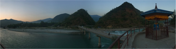 Một ngôi đền địa phương hướng về phía sông ở Viễn Tây Nepal. Ảnh: Emma Karki