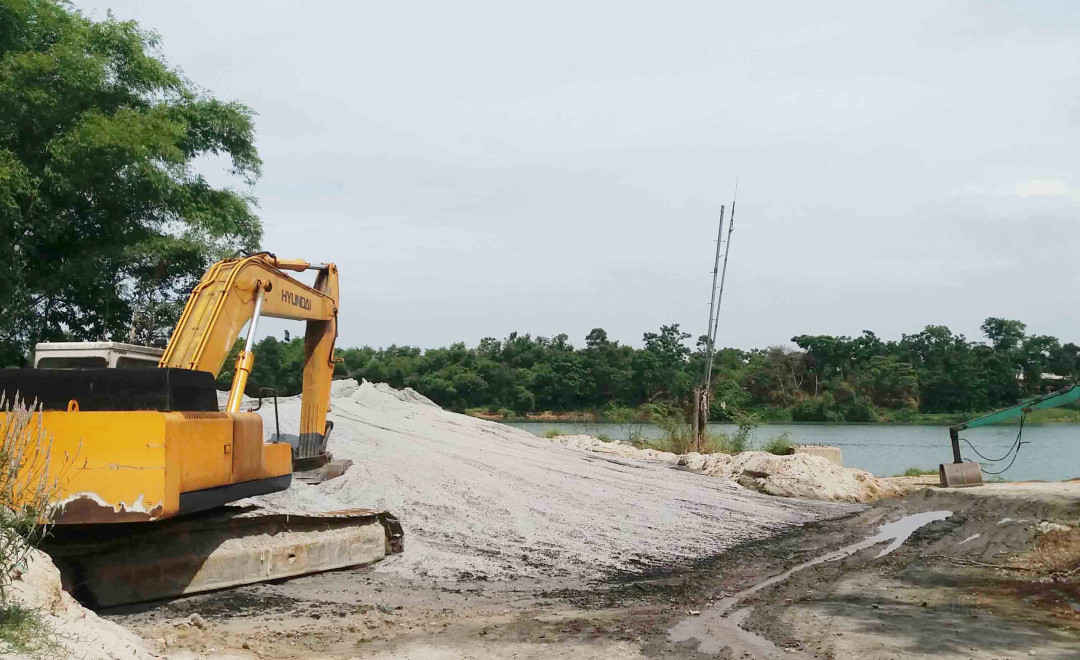 Nhiều bãi tập kết cát trái phép đang tồn tại ở Phong Điền