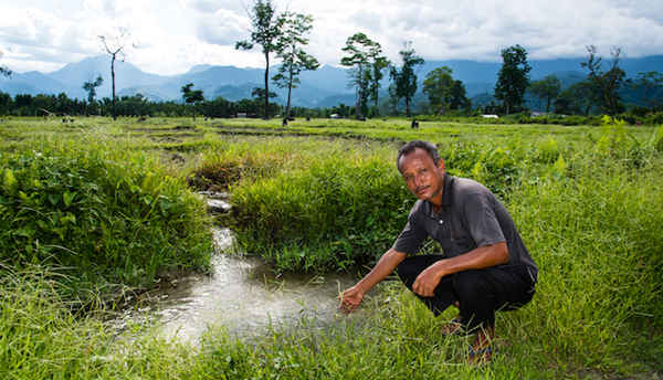 Anarsingh Iswari, một lãnh đạo của Ủy ban Băng đảng Buryogari Akand ở Navnagar, Assam, đã dẫn đầu phái đoàn gặp các quan chức Bhutan để ngăn chặn sự di chuyển theo kế hoạch của dòng sông.