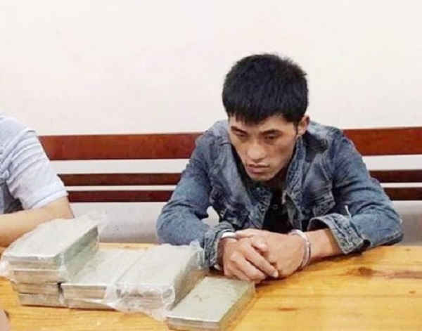 Đối tượng Nhìa Lỳ Vàng tại cơ quan công an