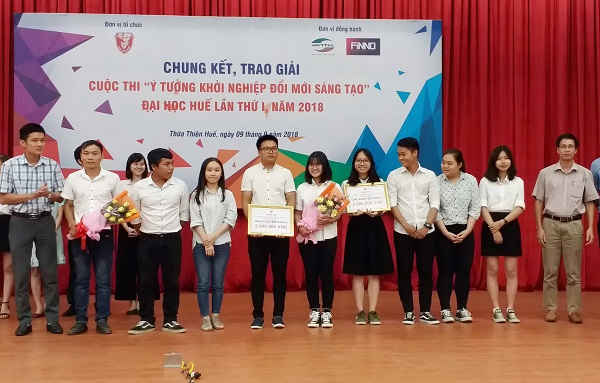 Trao giải cho các nhóm xuất sắc 