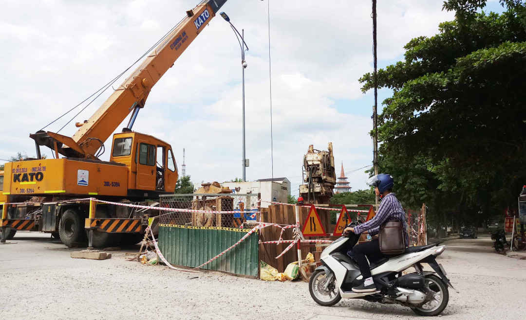 Đường phố Huế ngỗn ngang như một “đại công trường” khi thi công Dự án Cải thiện môi trường nước