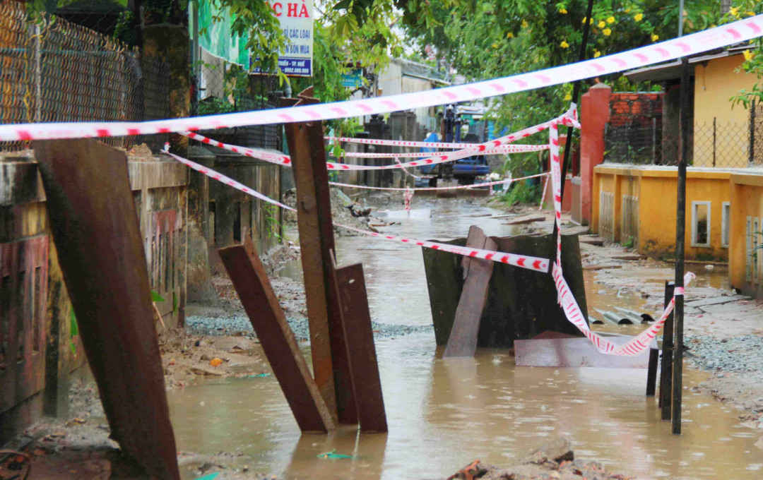Vào mùa mưa, việc di chuyển sẽ khó khăn hơn nhiều...