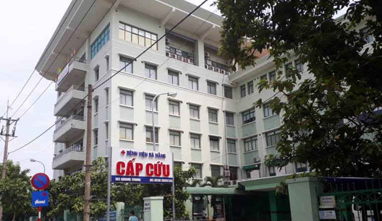 Anh Đ.N.V (SN 1989), người duy nhất còn sống sót trong vụ nghi ngộ độc, đang điều trị tại Bệnh viện Đà Nẵng