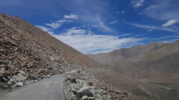 Ladakh là một sa mạc lạnh, làm cho nông nghiệp khó khăn do khí hậu khô hạn. Chính điều này đã gây ảnh hưởng đến cuộc sống của nông dân. Ảnh: Hridayesh Joshi