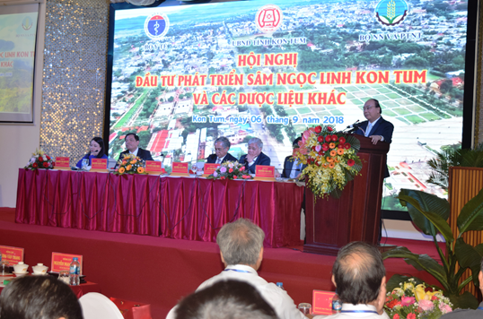 Thủ tướng Chính phủ Nguyễn Xuân Phúc phát biểu chỉ đạo tại Hội nghị Đầu tư phát triển Sâm Ngọc Linh Kon Tum và các dược liệu khác (ảnh: Bạch Vân)