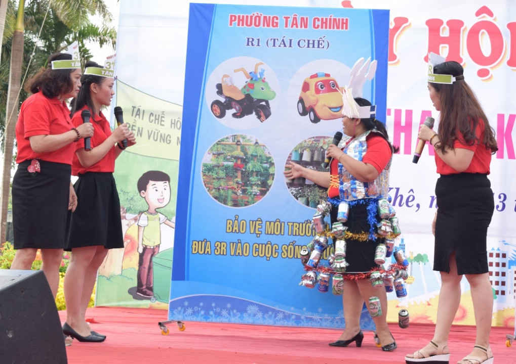 Thi hùng biện “Hiến kế giải pháp tăng cường tái chế rác thải trong khu dân cư”