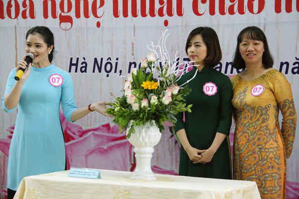 Phần thi thuyết trình của các đội diễn ra rất sôi nổi