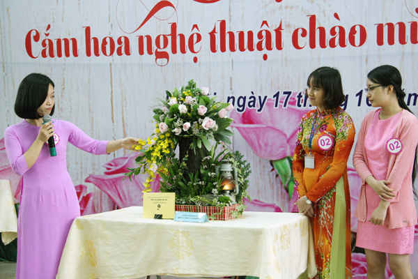 Phần thi thuyết trình của các đội diễn ra rất sôi nổi