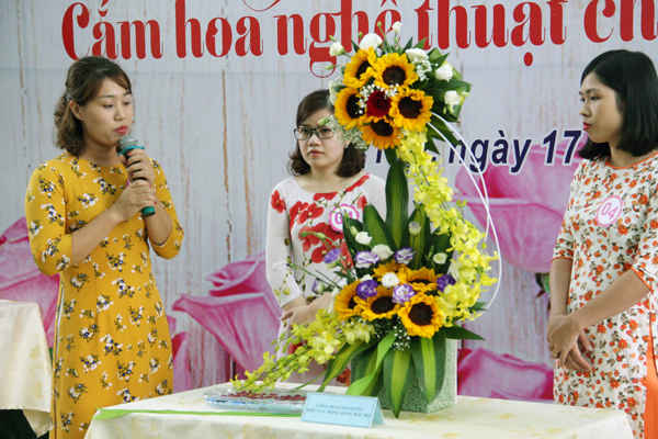 Phần thi thuyết trình của các đội diễn ra rất sôi nổi