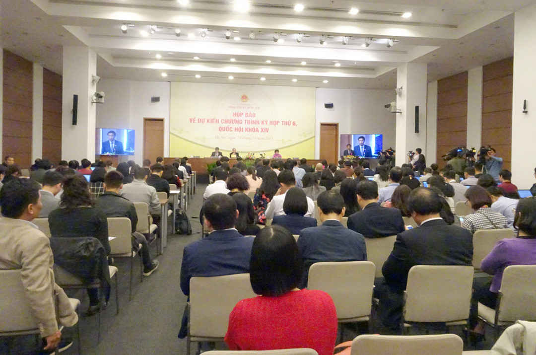 Quang cảnh họp báo QH