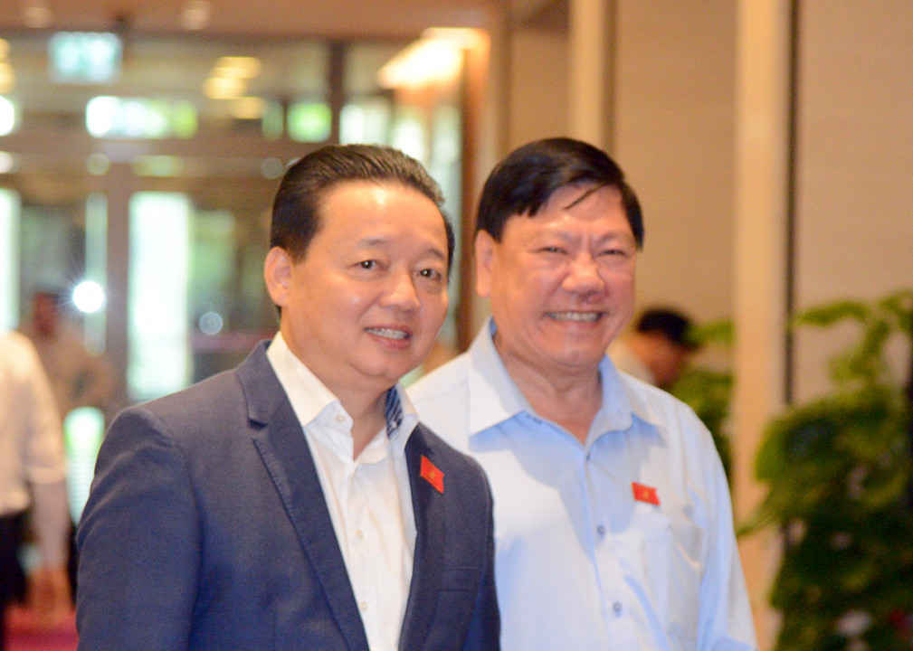 Bên hành lang