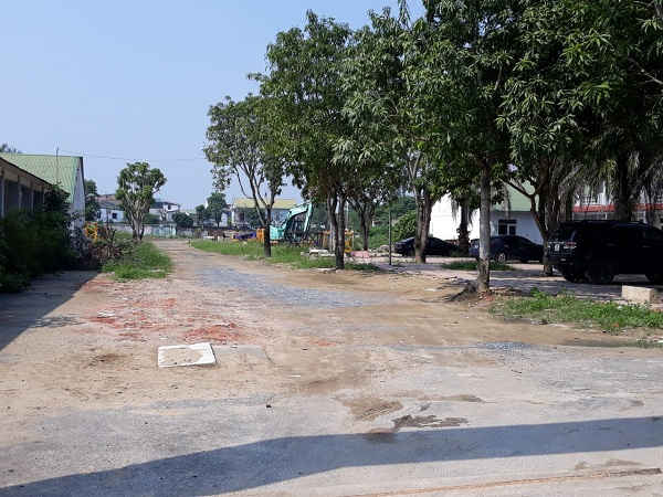 Phía trong khu đất của dự án “Khu dịch vụ thương mại, nhà ở và chung cư cao tầng” Cienco4 Land